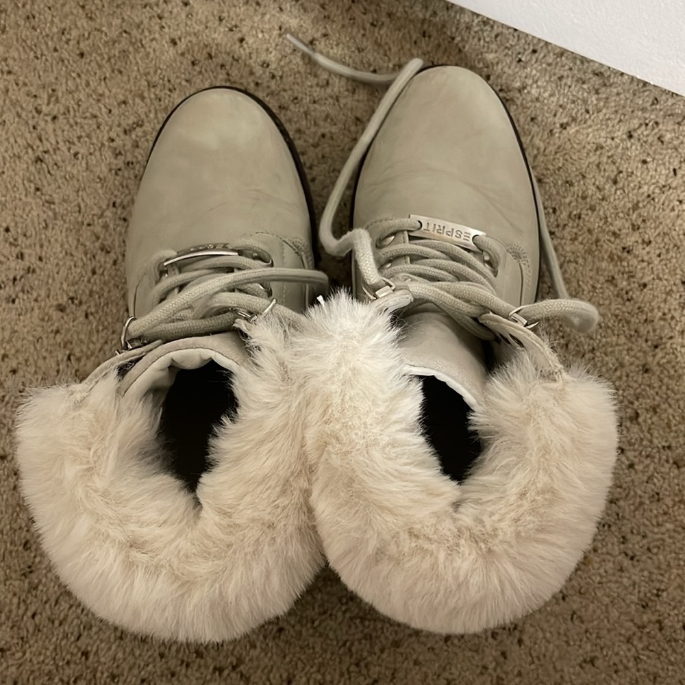 Suede boots with fur